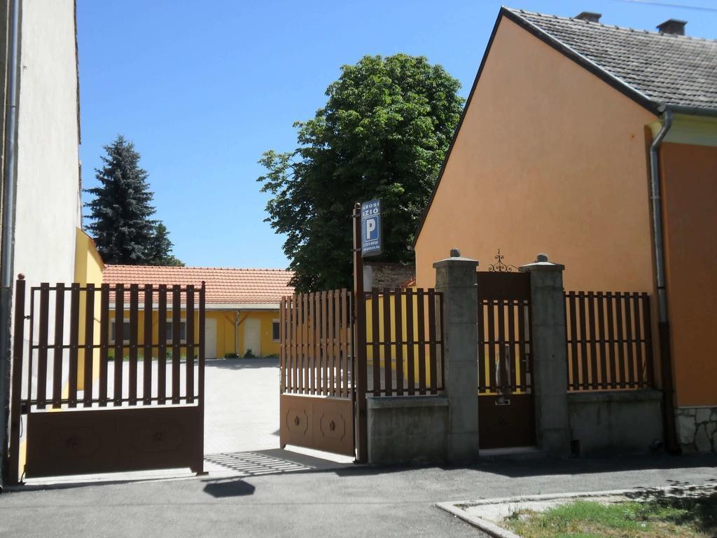 Belvarosi Rezidencia Pápa Exterior photo