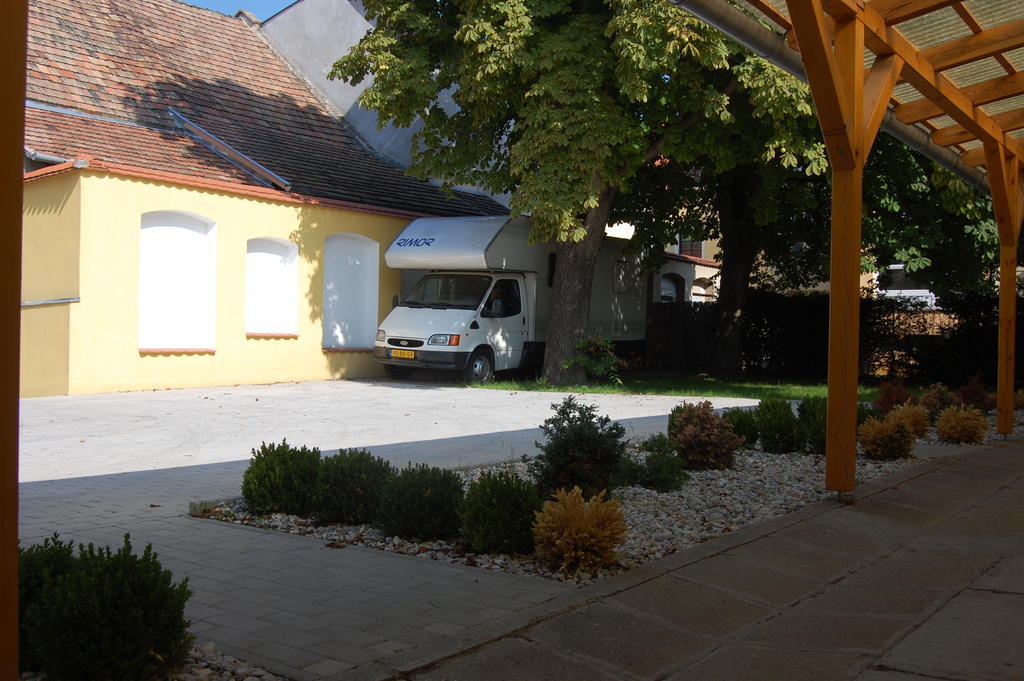 Belvarosi Rezidencia Pápa Exterior photo